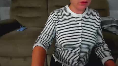 Snapshot of afrodisiacaly chatting on 11-30-25, 06:45 afrodisiacaly online show from 11-30-25, 06:45