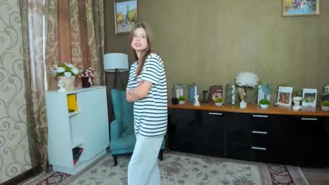 Hi Im Alison Welcome to my room online show from 10-07-25, 07:16