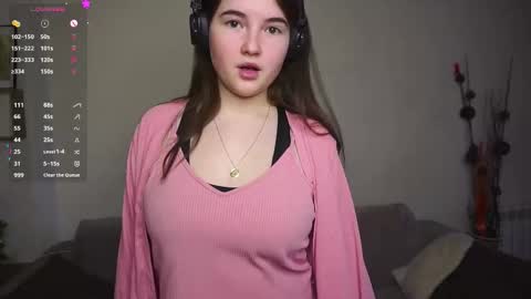 Lana  1800 - 0330 UTC   Mia 0700- 1630 UTC online show from 02-11-26, 06:18