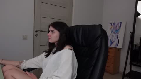 Agelina Lilly Laura online show from 12-29-24, 05:01