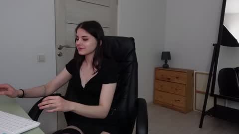 Agelina Lilly Laura online show from 01-04-25, 11:38