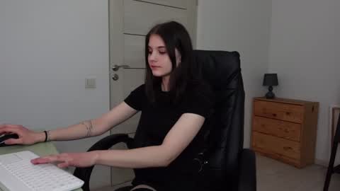 Agelina Lilly Laura online show from 01-05-25, 09:14