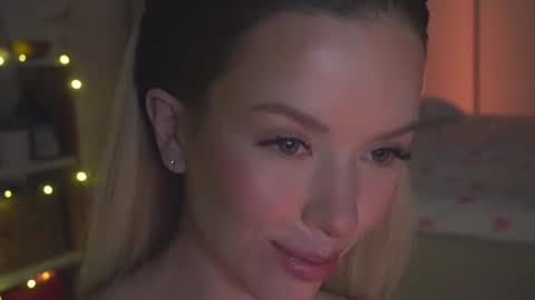 Snapshot of agent_blonde chatting on 10-10-25, 10:20 May online show from 10-10-25, 10:20