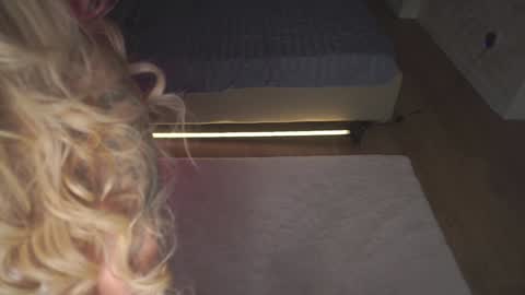 Snapshot of agent_blonde chatting on 11-15-25, 06:37 May online show from 11-15-25, 06:37