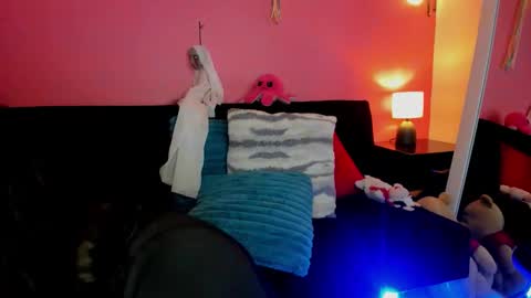 Snapshot of agnes_21 chatting on 10-15-25, 02:06 ines online show from 10-15-25, 02:06