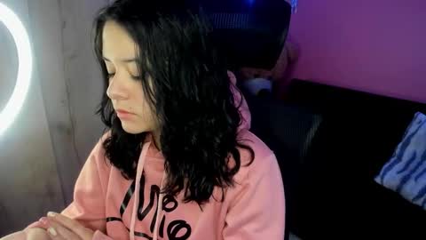 Snapshot of agnes_21 chatting on 11-17-25, 01:39 ines online show from 11-17-25, 01:39