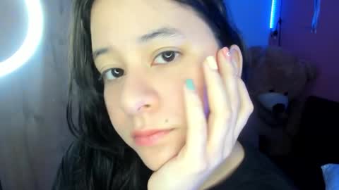 Snapshot of agnes_21 chatting on 11-19-25, 12:49 ines online show from 11-19-25, 12:49