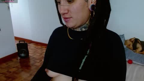 Snapshot of agness_6 chatting on 10-14-25, 05:25 Agness online show from 10-14-25, 05:25