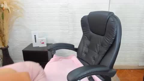 Snapshot of ahisha09 chatting on 02-18-25, 03:43 Ahisha online show from 02-18-25, 03:43