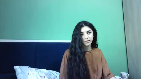 Snapshot of ahotkitty18 chatting on 12-19-24, 08:23 Selena online show from 12-19-24, 08:23