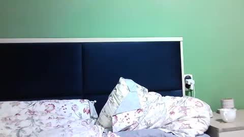 Snapshot of ahotkitty18 chatting on 12-20-24, 01:54 Selena online show from 12-20-24, 01:54