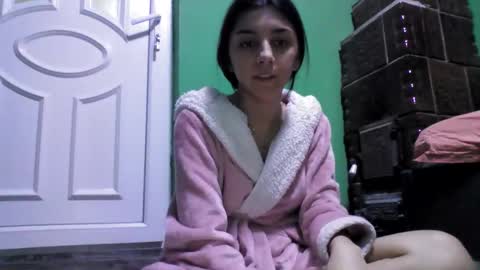 Snapshot of ahotkitty18 chatting on 12-28-24, 05:35 Selena online show from 12-28-24, 05:35