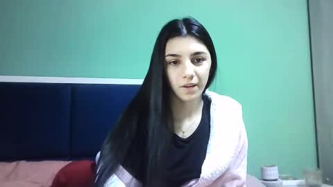 Snapshot of ahotkitty18 chatting on 12-30-24, 07:59 Selena online show from 12-30-24, 07:59