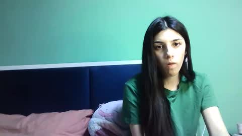 Snapshot of ahotkitty18 chatting on 01-01-25, 05:55 Selena online show from 01-01-25, 05:55