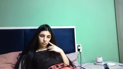 Snapshot of ahotkitty18 chatting on 01-04-25, 04:43 Selena online show from 01-04-25, 04:43