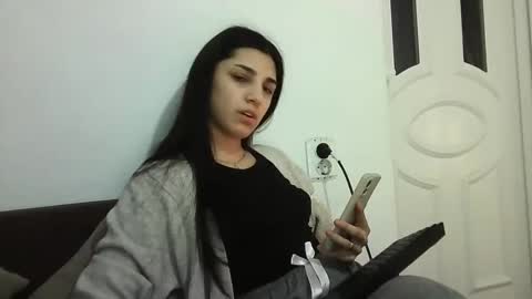 Snapshot of ahotkitty18 chatting on 01-23-25, 01:02 Selena online show from 01-23-25, 01:02