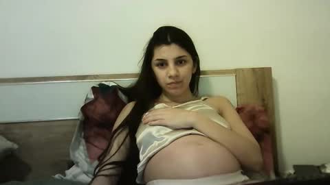 Snapshot of ahotkitty18 chatting on 10-28-25, 08:00 Selena online show from 10-28-25, 08:00