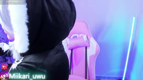 Snapshot of ahri_elderwood chatting on 11-16-25, 05:35 Ahri help me get to 100 online show from 11-16-25, 05:35