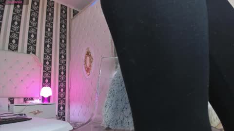 aidasina online show from 10-26-25, 08:04