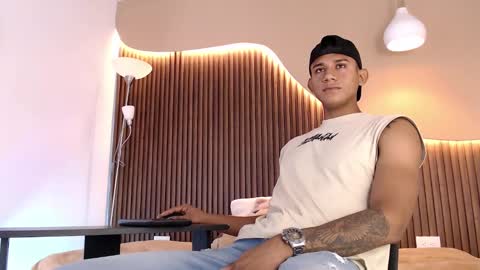 Aiden online show from 09-19-25, 01:56