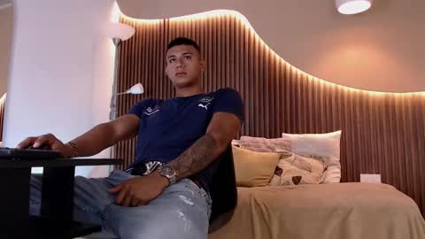 Aiden online show from 10-12-25, 01:10