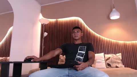 Aiden online show from 11-12-25, 02:17