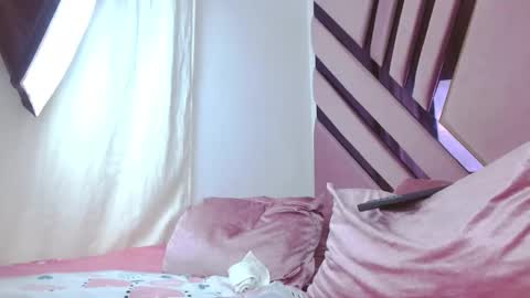 aiilynsmiith online show from 10-18-25, 02:36