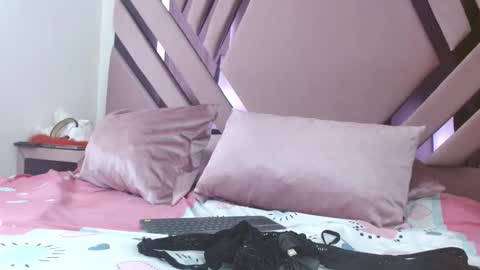 aiilynsmiith online show from 01-11-26, 06:46