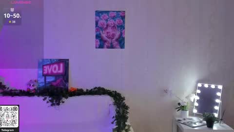 Snapshot of aiklynne chatting on 11-21-25, 01:54 Lynn online show from 11-21-25, 01:54