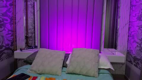   online show from 09-19-25, 02:57