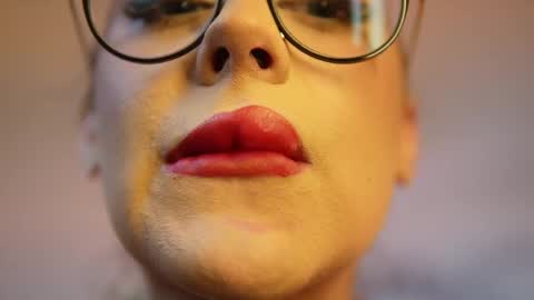 Snapshot of aileenaxa chatting on 10-10-25, 06:51 Aileen online show from 10-10-25, 06:51