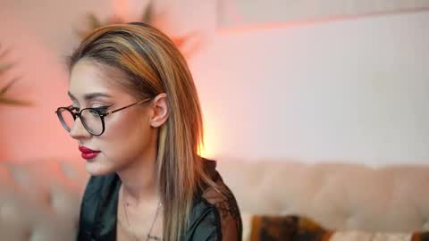 Snapshot of aileenaxa chatting on 10-19-25, 06:41 Aileen online show from 10-19-25, 06:41