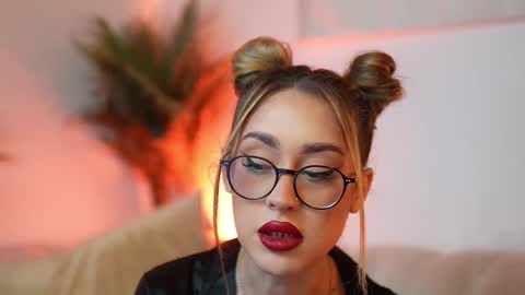 Snapshot of aileenaxa chatting on 10-26-25, 07:53 Aileen online show from 10-26-25, 07:53