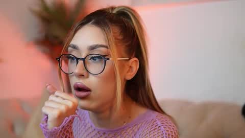 Snapshot of aileenaxa chatting on 11-12-25, 07:35 Aileen online show from 11-12-25, 07:35