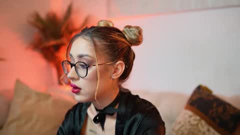  Aileen  online show from 12-21-25, 09:55