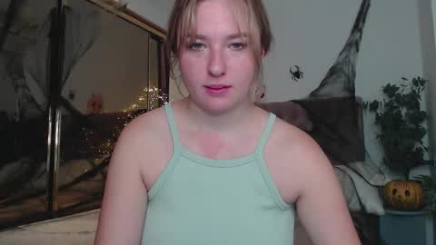 Snapshot of ailissa__fox chatting on 10-25-25, 06:54 Alisa online show from 10-25-25, 06:54