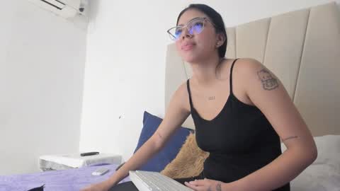 Ainoa  online show from 10-11-25, 08:07