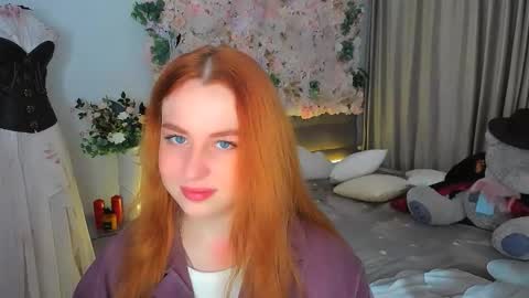 Snapshot of airysilhouette chatting on 11-06-25, 04:13 Louise online show from 11-06-25, 04:13