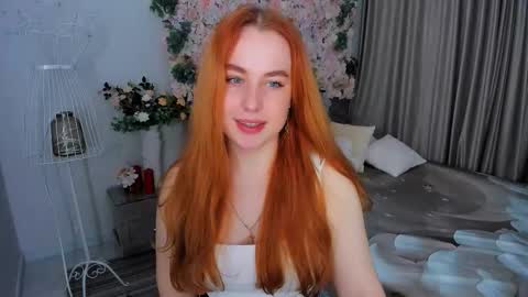 Snapshot of airysilhouette chatting on 11-19-25, 10:15 Louise online show from 11-19-25, 10:15