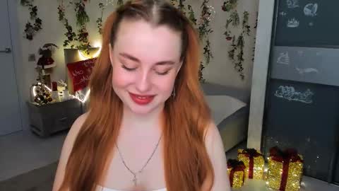 Snapshot of airysilhouette chatting on 12-18-25, 04:07 Louise online show from 12-18-25, 04:07