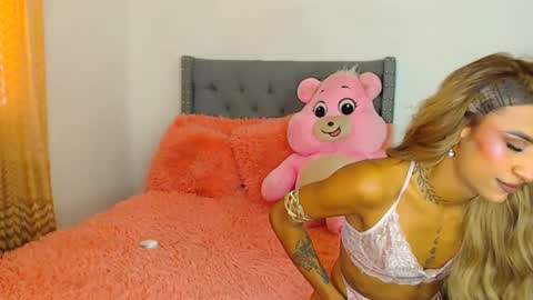 Snapshot of aisha_sex222 chatting on 09-20-25, 05:25 aisha_sex222 online show from 09-20-25, 05:25