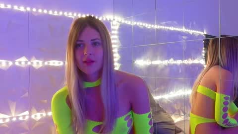 Aisha online show from 10-15-25, 05:07