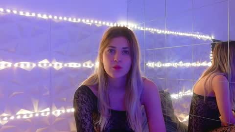 Aisha online show from 10-31-25, 06:03