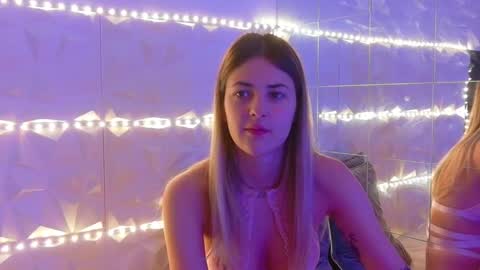 Aisha online show from 11-19-25, 06:13