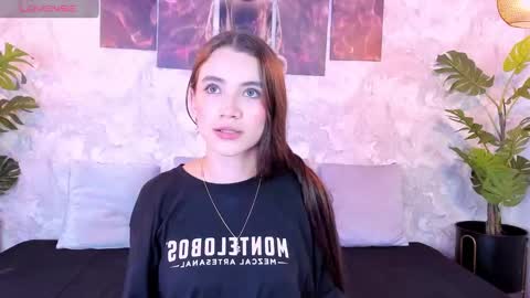 Snapshot of aitana_baker_ chatting on 10-20-25, 07:36 little aitana online show from 10-20-25, 07:36