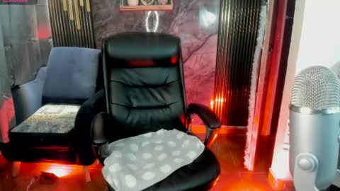 Snapshot of aitanacollins chatting on 11-21-25, 02:32 Miss Tatiana Independent Chaturbate Model online show from 11-21-25, 02:32