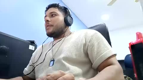 Snapshot of aj_cooper90_ chatting on 02-20-25, 03:34 Esteban online show from 02-20-25, 03:34