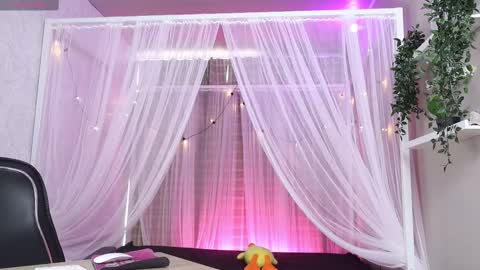 Snapshot of akame_s chatting on 10-13-25, 08:42 online show from 10-13-25, 08:42