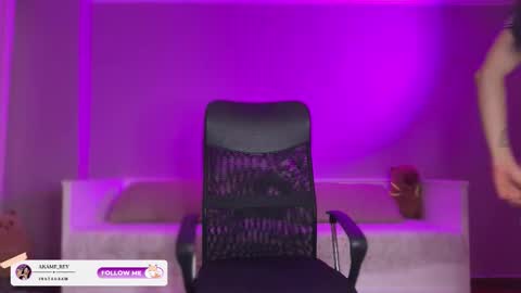 Snapshot of akame_s chatting on 10-18-25, 09:15 online show from 10-18-25, 09:15