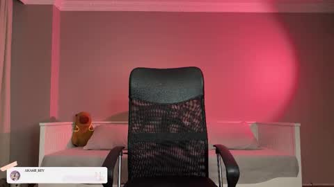 Snapshot of akame_s chatting on 10-27-25, 07:40 online show from 10-27-25, 07:40